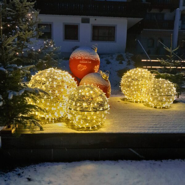 Weihnachtliche Magie in Bauhoff Söll: Neue Außendekoration