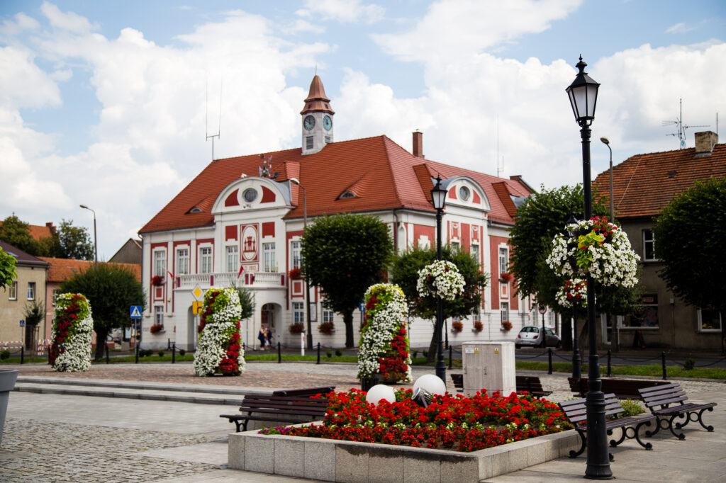 Stadt mit Blumen schöner öffentlicher Raum